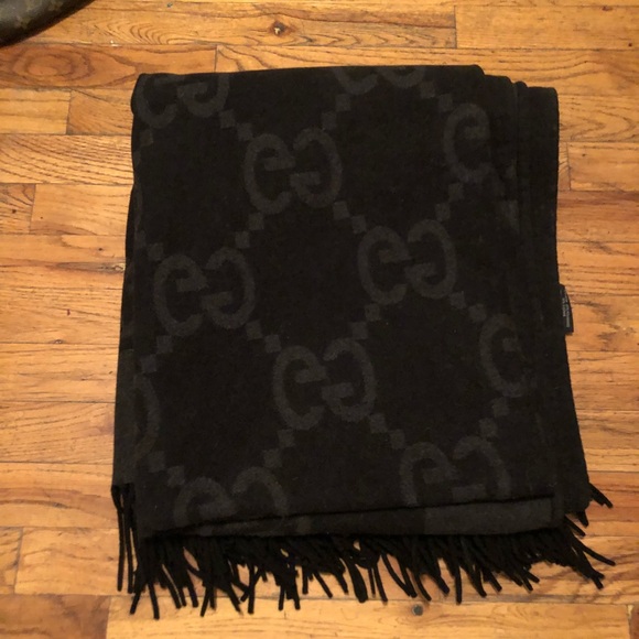 Gucci Throw Blanket - Picture 2 of 7
